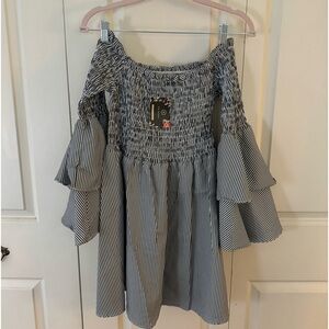 Adorable off shoulder, ruffled sleeve muni-dress- NWOT